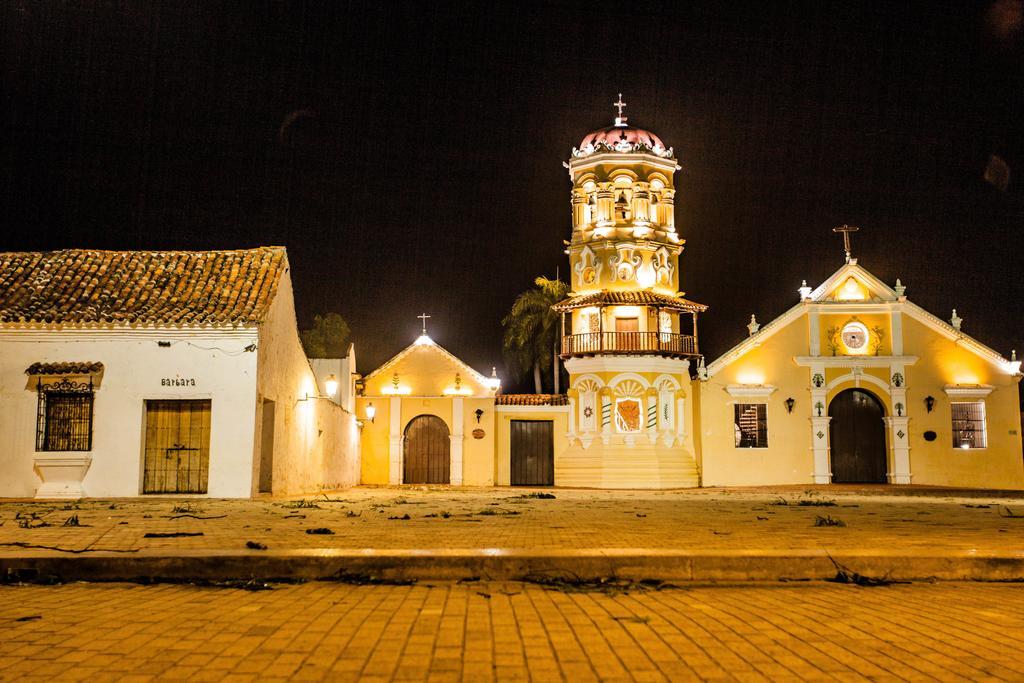 La Casa Amarilla Bed and Breakfast Mompos Buitenkant foto